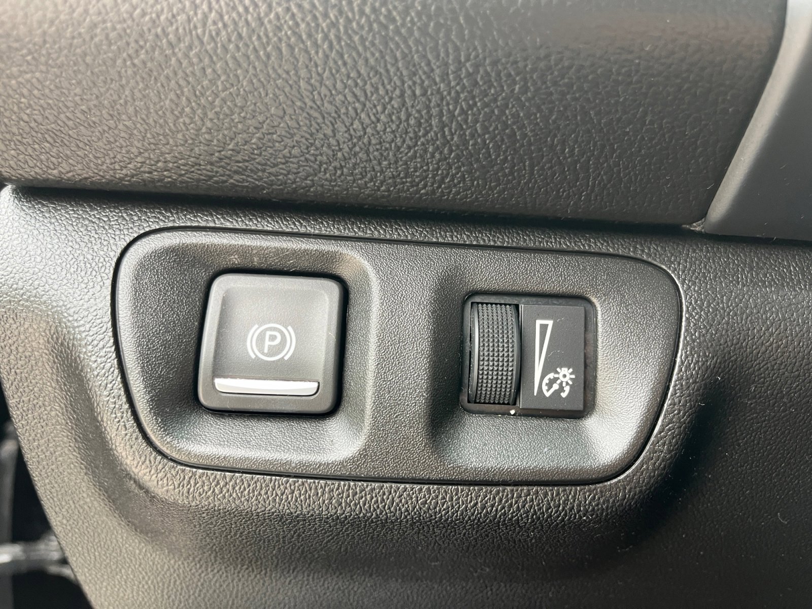 Used 2021 GMC Acadia SLT w/ Elevation Edition FWD image 22