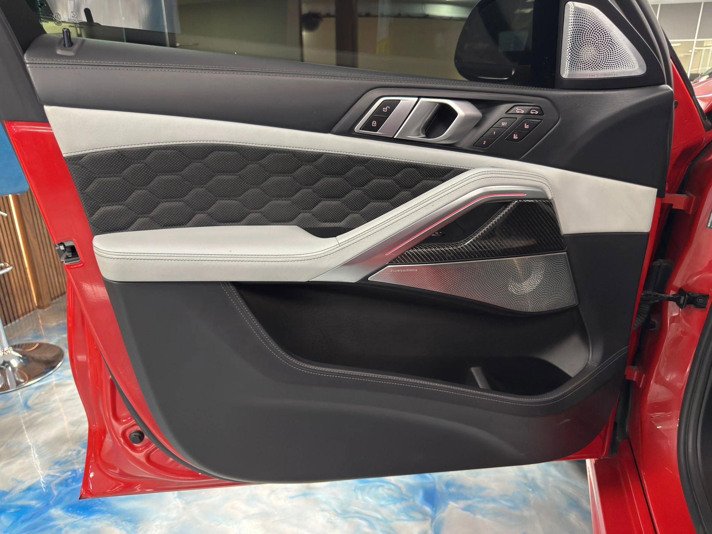 Used 2020 BMW X6 M Competition w/ Executive Package image 9