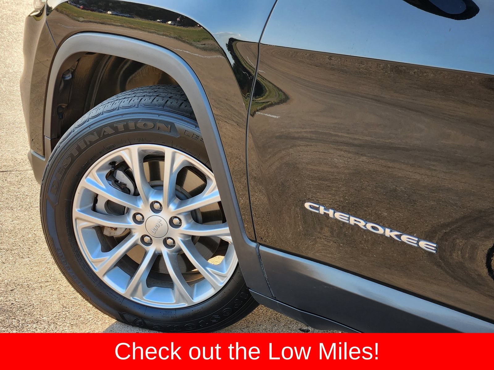 Used 2019 Jeep Cherokee Latitude w/ Popular Appearance Group FWD image 17