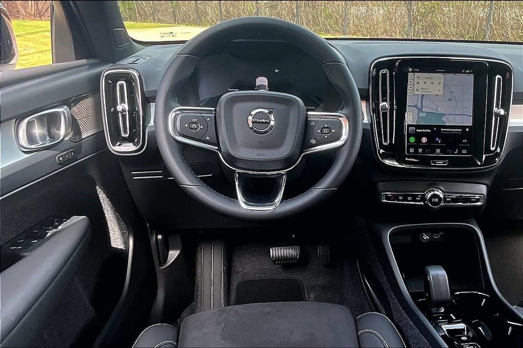 New 2026 Volvo XC40 B5 Ultra w/ Protection Package Premier AWD/4WD image 16