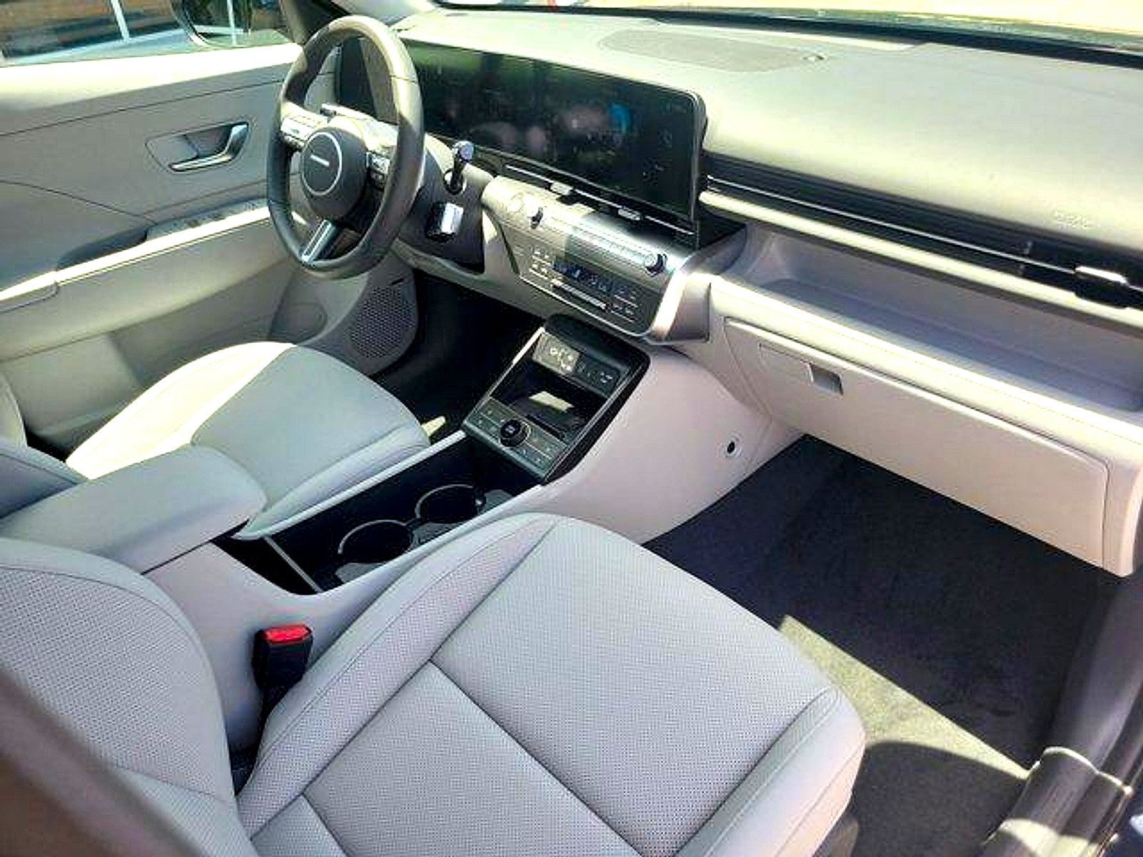 Used 2024 Hyundai Kona Limited FWD image 13