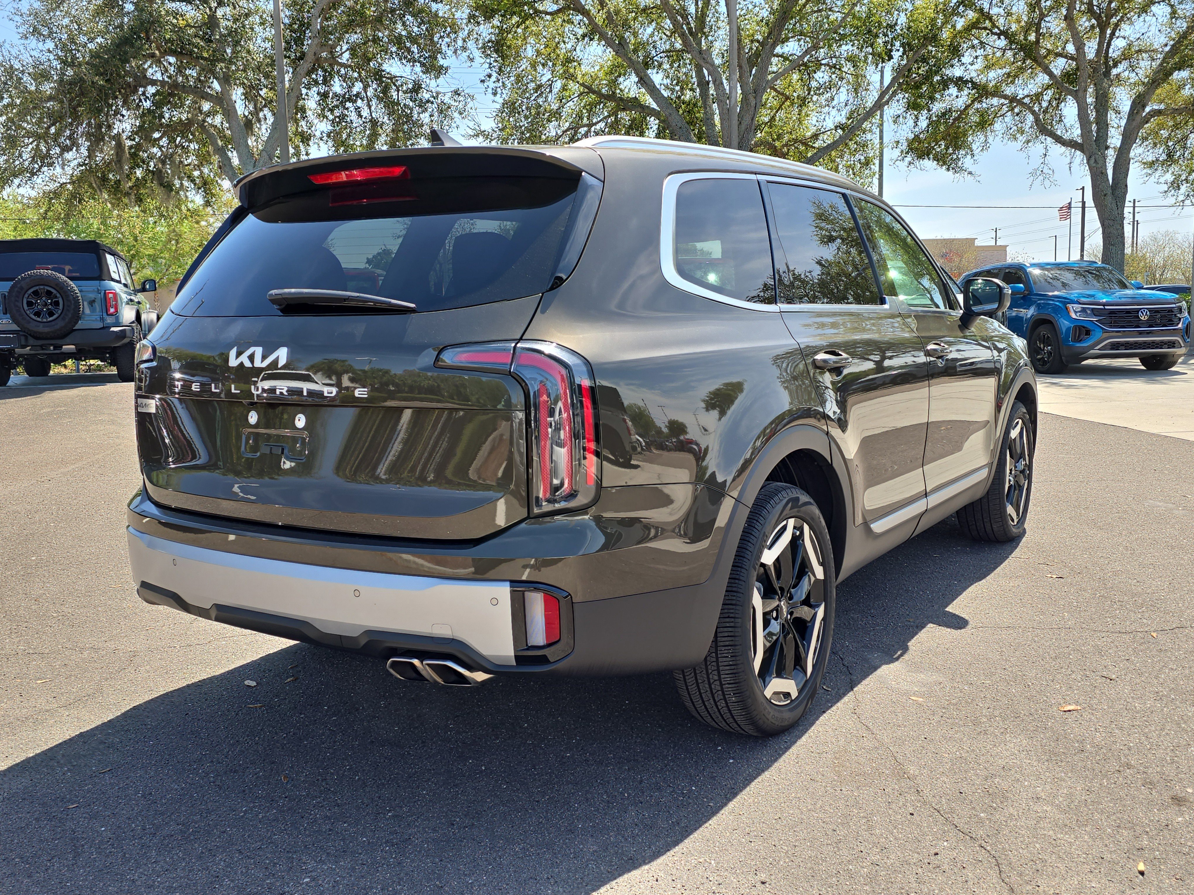 Certified 2023 Kia Telluride EX w/ EX Captain's Chair Package image 8