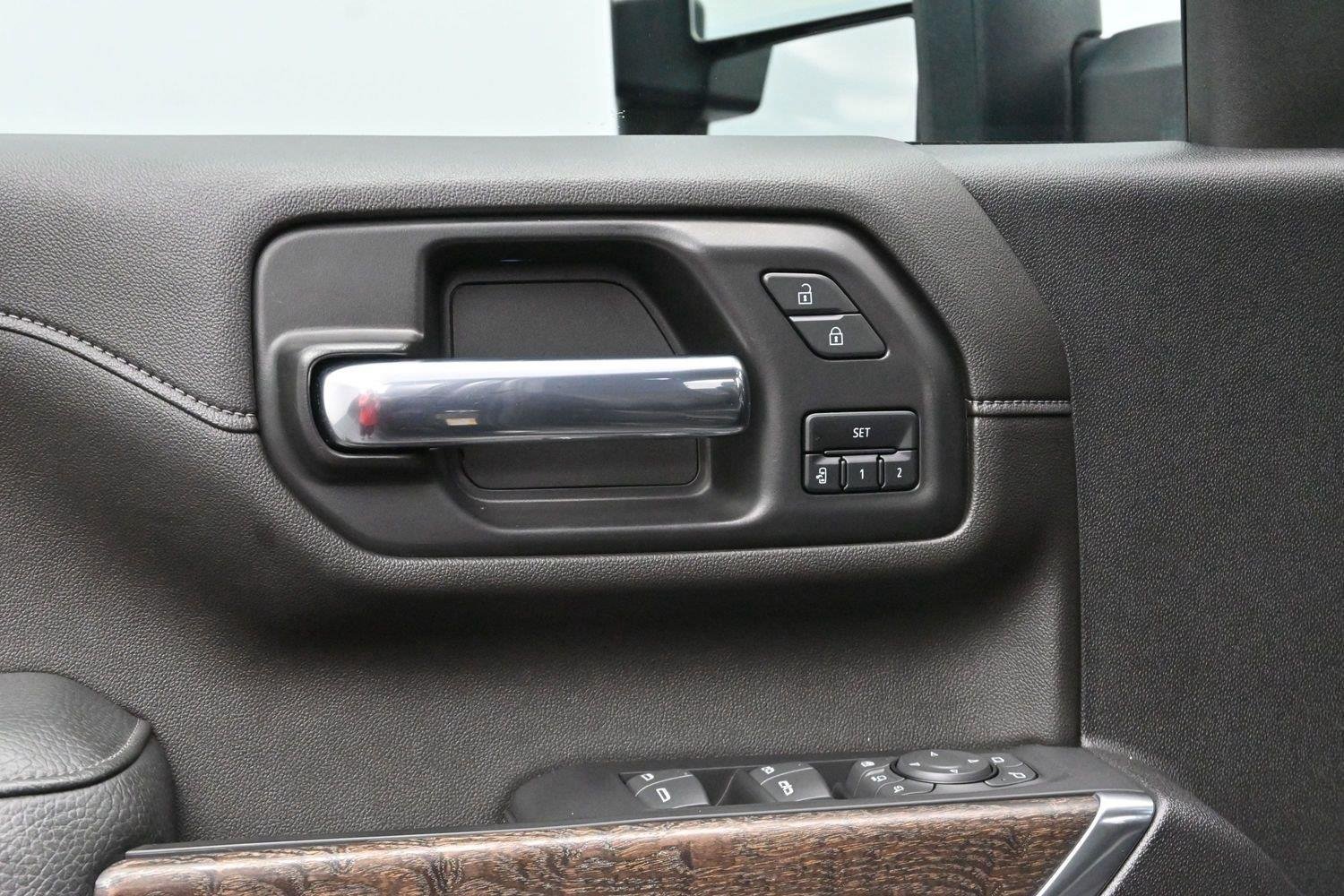 Used 2022 GMC Sierra 3500 Denali w/ Denali Ultimate Package AWD/4WD image 11