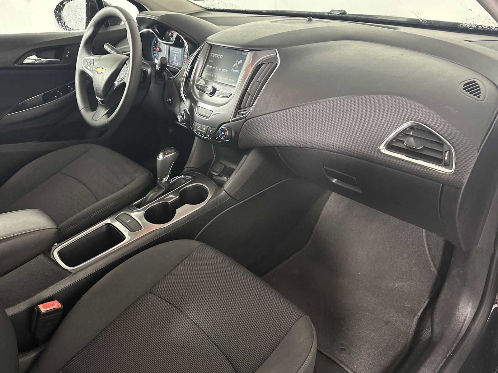 Used 2017 Chevrolet Cruze LT w/ Convenience Package FWD image 16