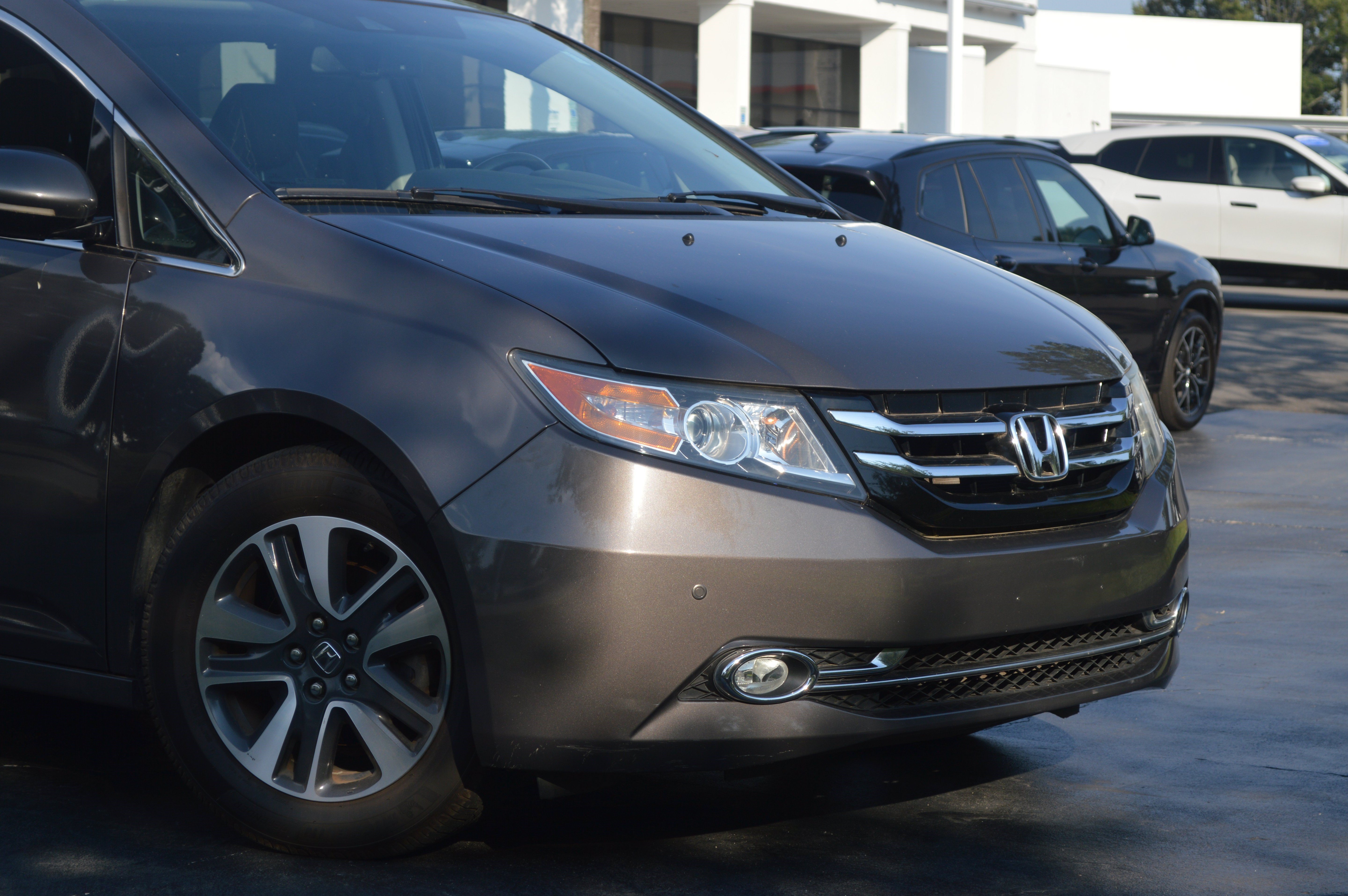Used 2016 Honda Odyssey Touring Elite image 2