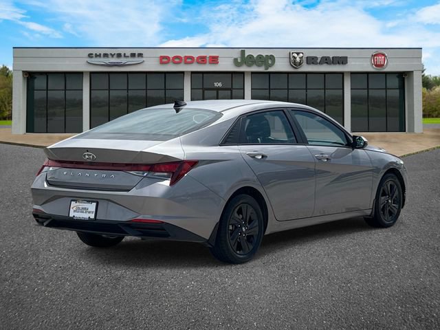 Used 2023 Hyundai Elantra SEL FWD image 4