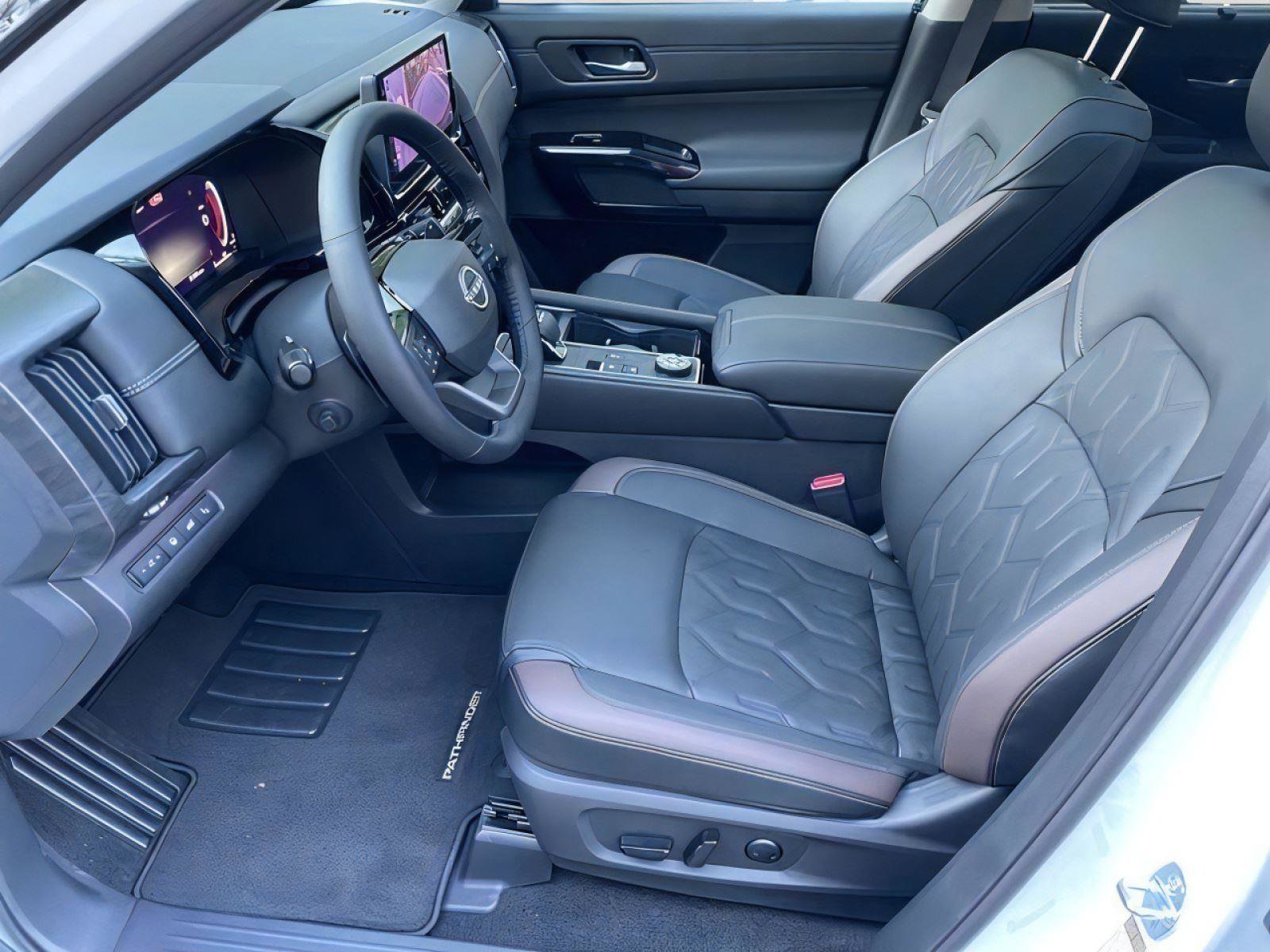 New 2026 Nissan Pathfinder Platinum AWD/4WD image 9
