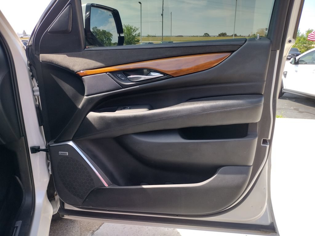 Used 2017 Cadillac Escalade ESV Premium Luxury AWD/4WD image 28