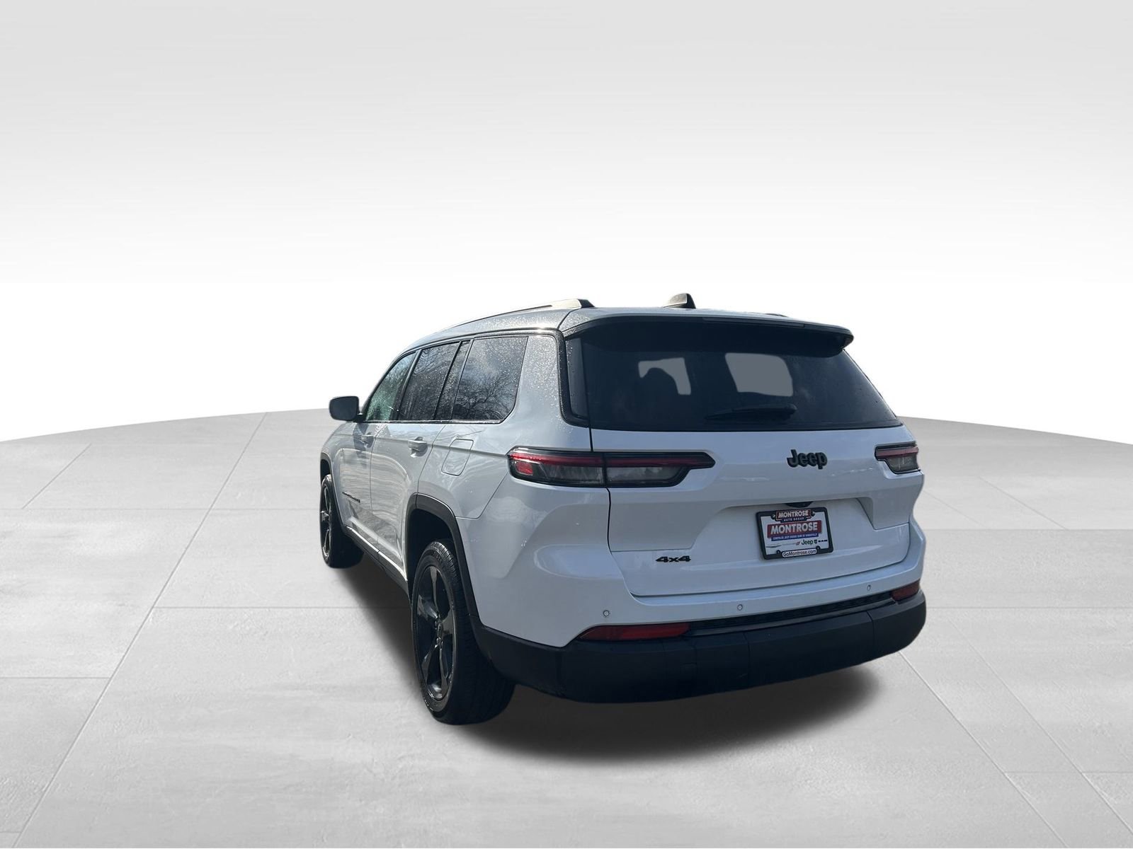 Used 2023 Jeep Grand Cherokee L Laredo image 4