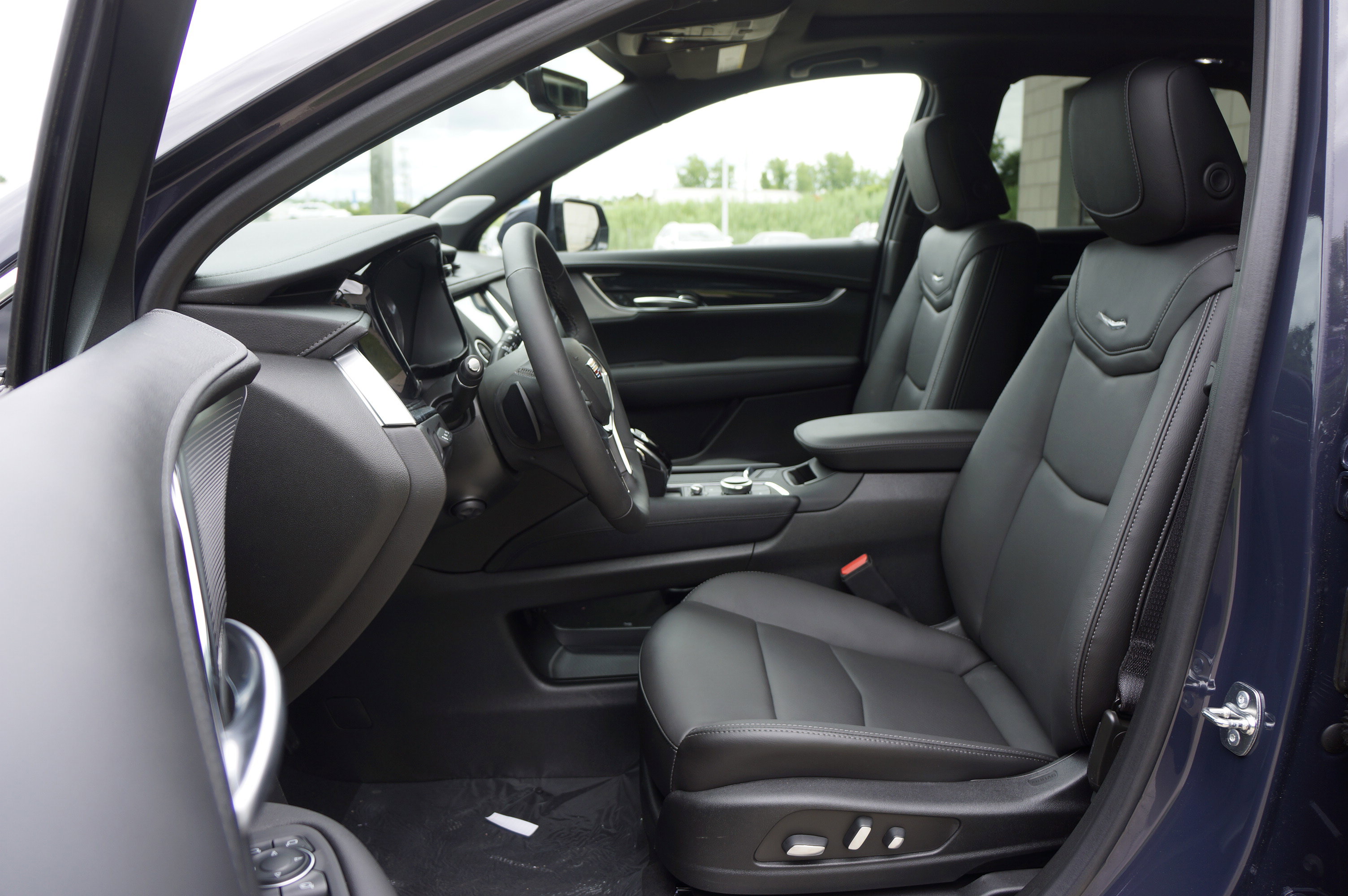 Used 2025 Cadillac XT5 Premium Luxury image 25