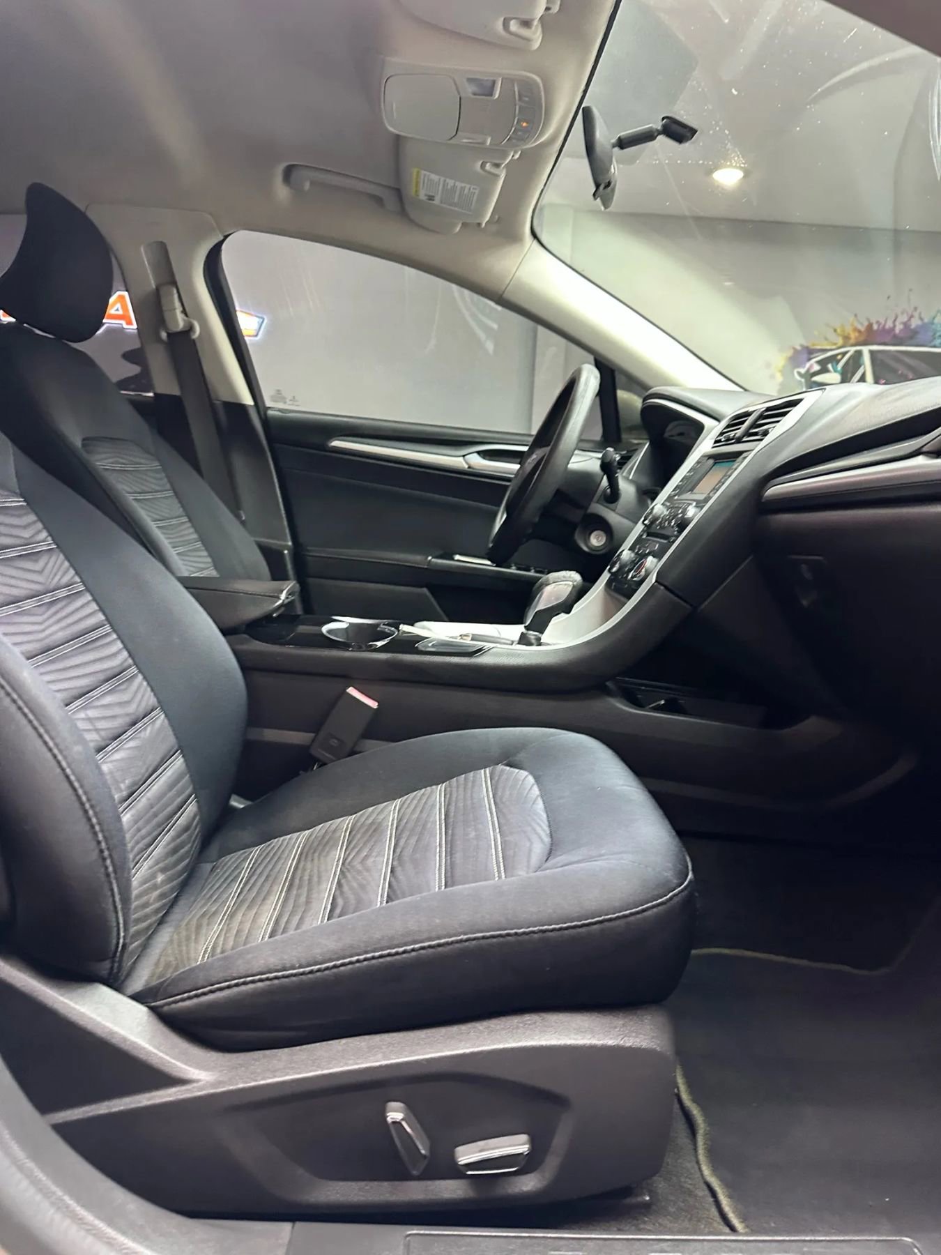 Used 2016 Ford Fusion SE image 28