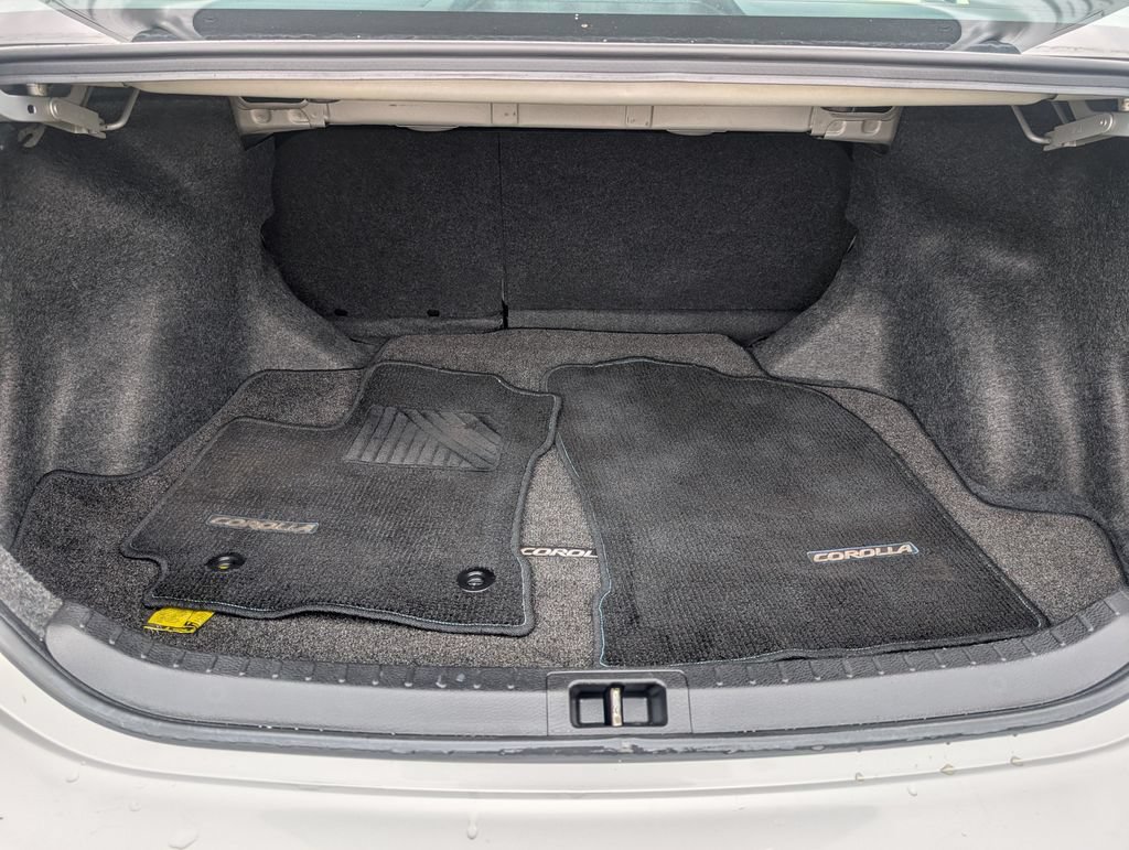 Used 2016 Toyota Corolla LE FWD image 12