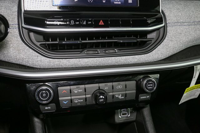 Used 2025 Jeep Compass Latitude image 25