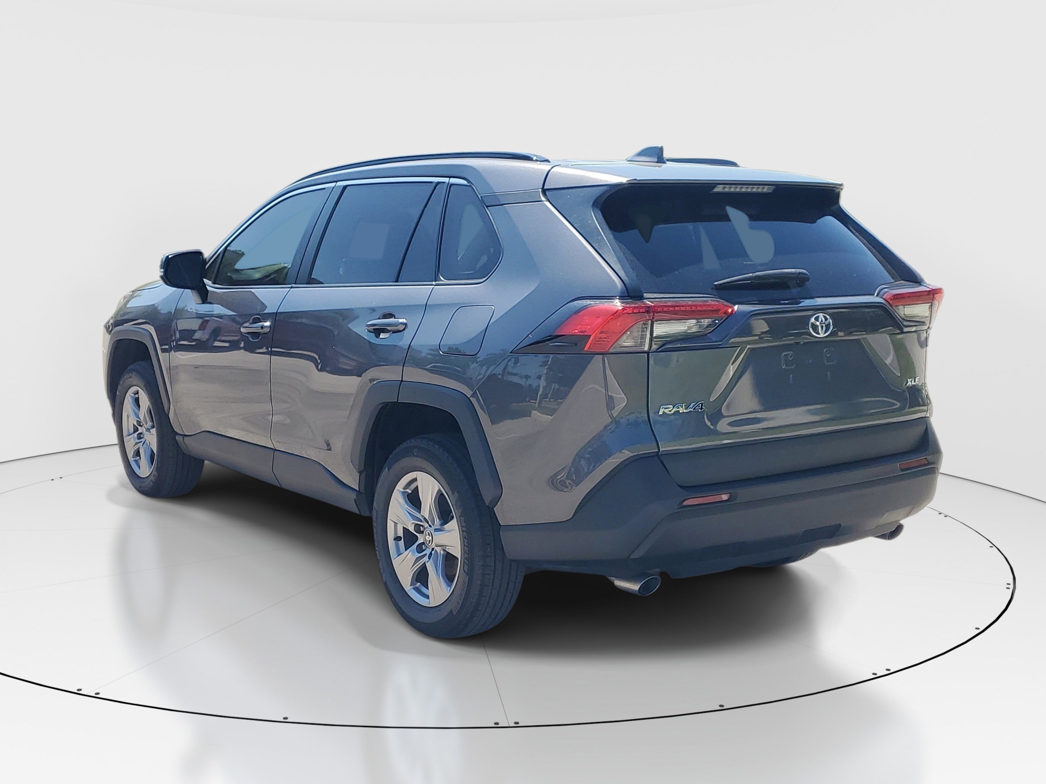 Used 2023 Toyota RAV4 XLE w/ Convenience Package image 5