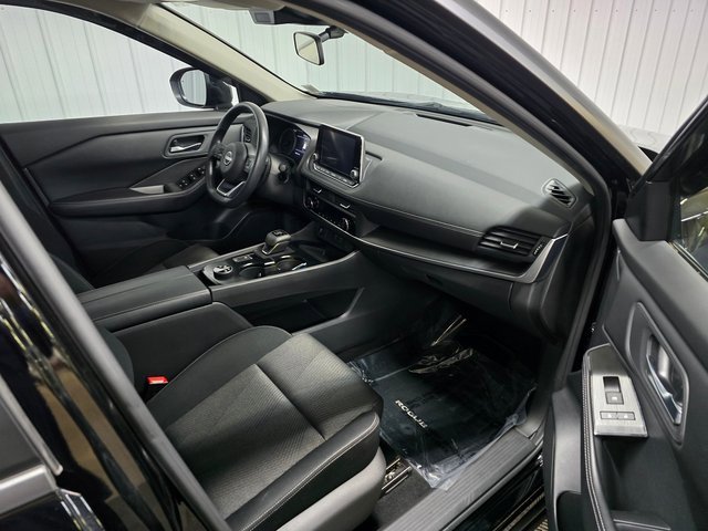 Used 2024 Nissan Rogue SV image 22