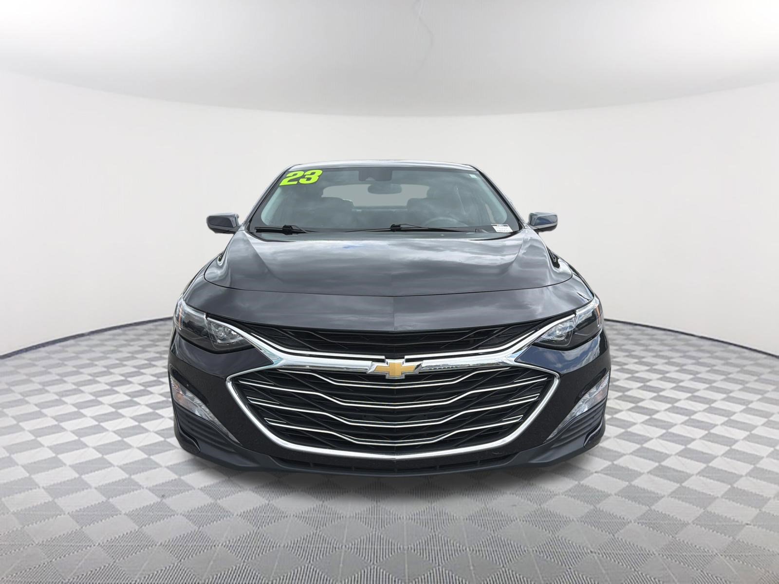 Used 2023 Chevrolet Malibu LT FWD image 2