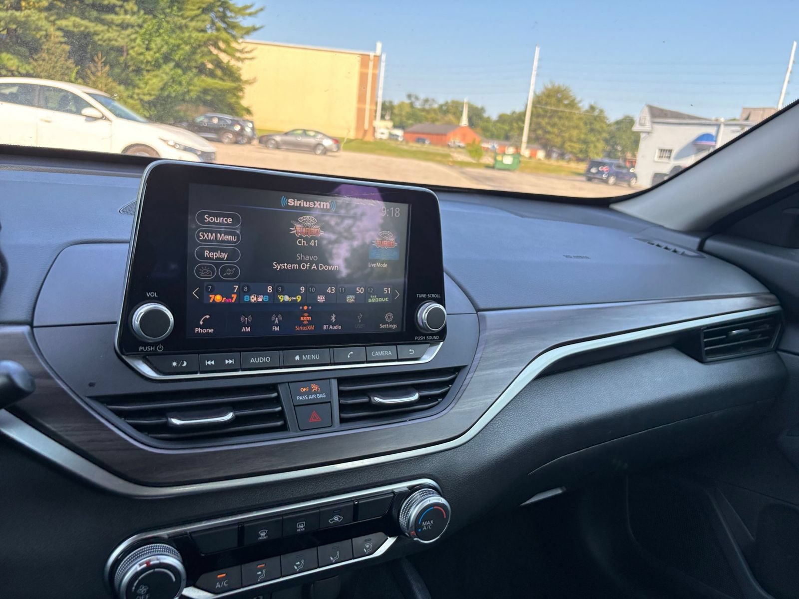Used 2025 Nissan Altima 2.5 SV FWD image 35
