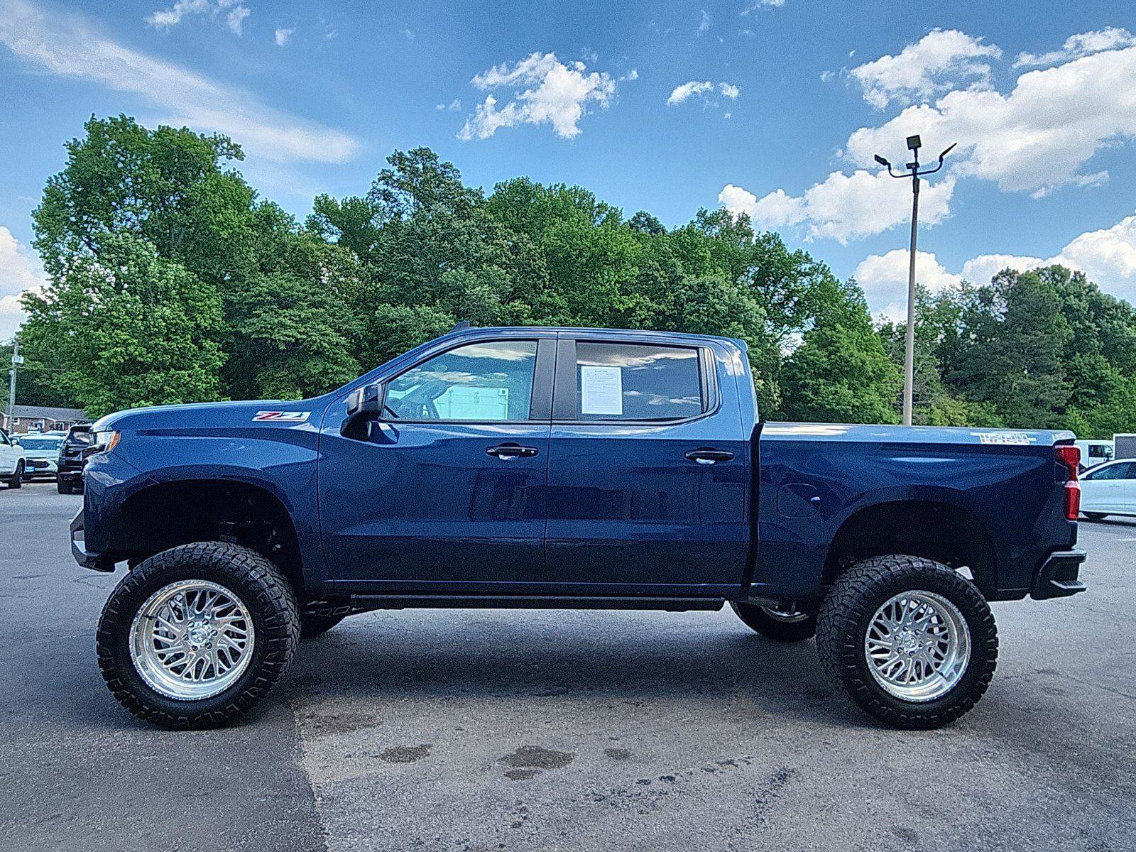 Used 2021 Chevrolet Silverado 1500 LT Trail Boss w/ Bed Protection Package AWD/4WD image 2