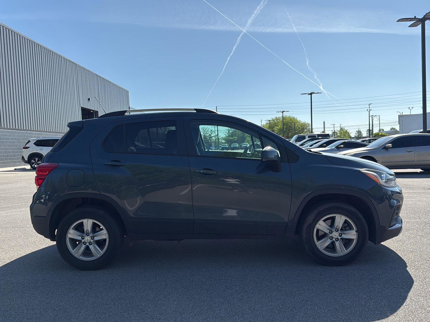 Used 2022 Chevrolet Trax LT w/ LT Convenience Package image 2