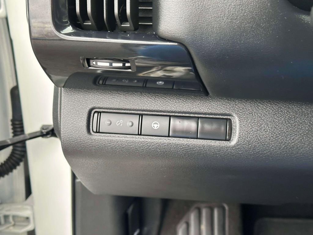 Used 2024 Nissan Pathfinder SV AWD/4WD image 19