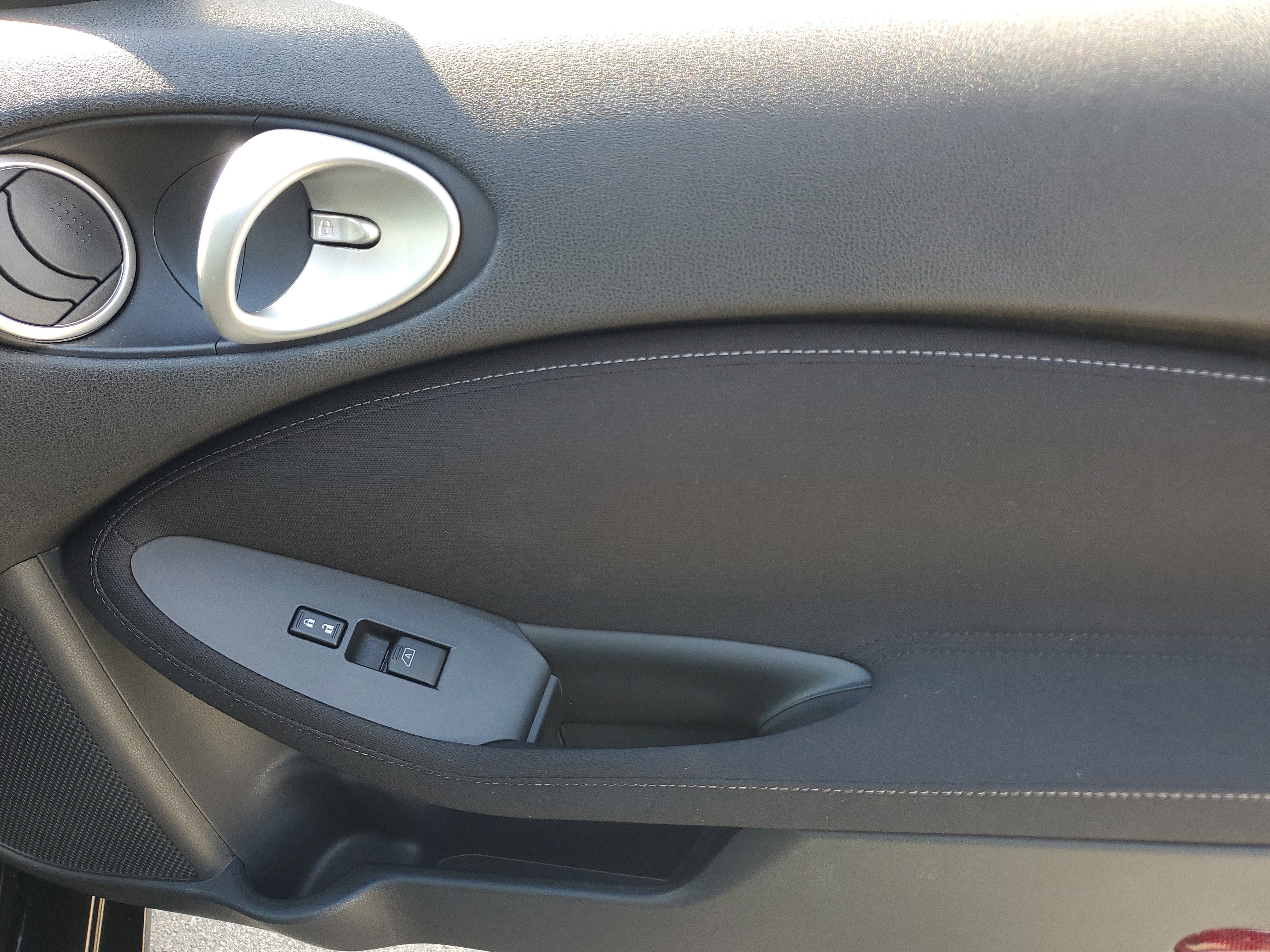 Used 2016 Nissan 370Z Coupe image 27