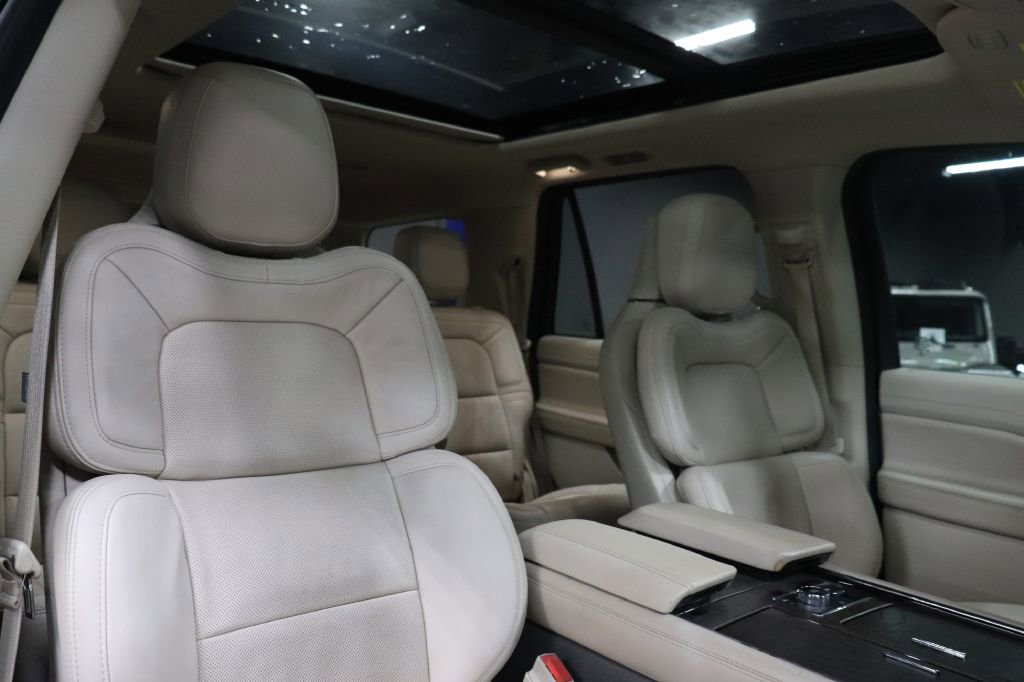 Used 2021 Lincoln Navigator Reserve w/ Luxury Package image 25