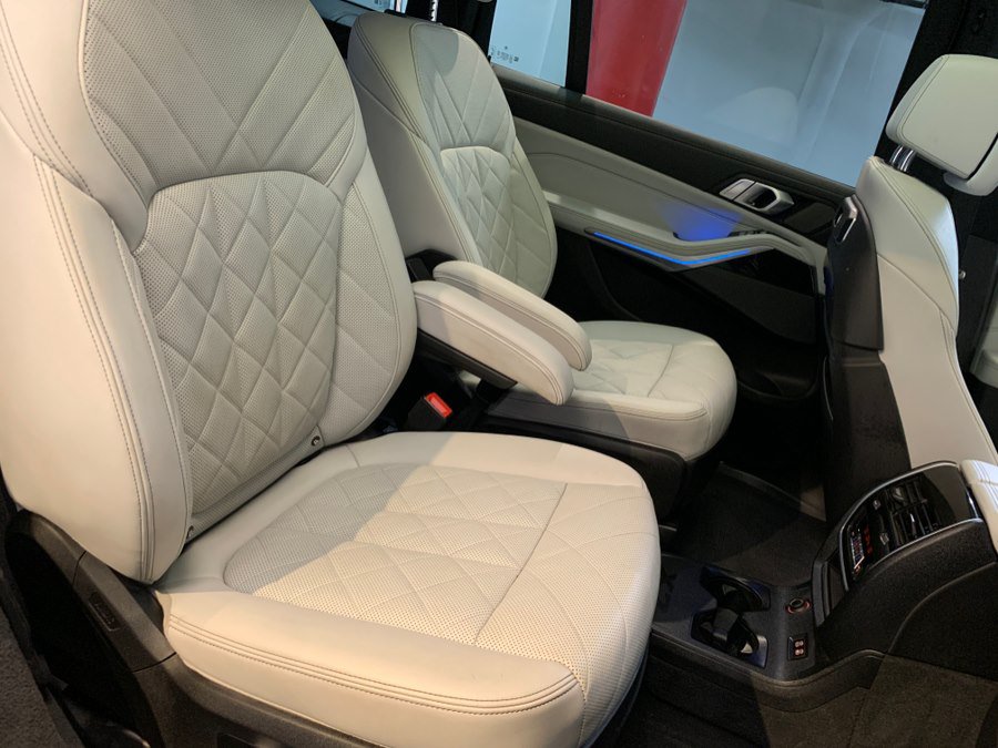 Used 2024 BMW X7 xDrive40i w/ M Sport Package AWD/4WD image 77