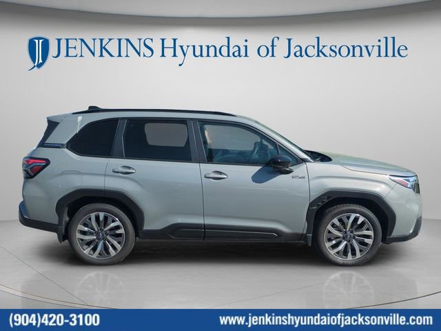 Used 2025 Subaru Forester Touring AWD/4WD image 2