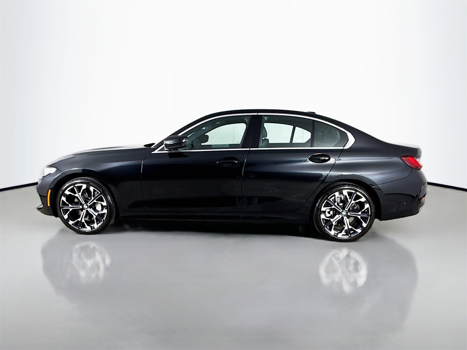 Used 2025 BMW 330i Sedan w/ Convenience Package image 4