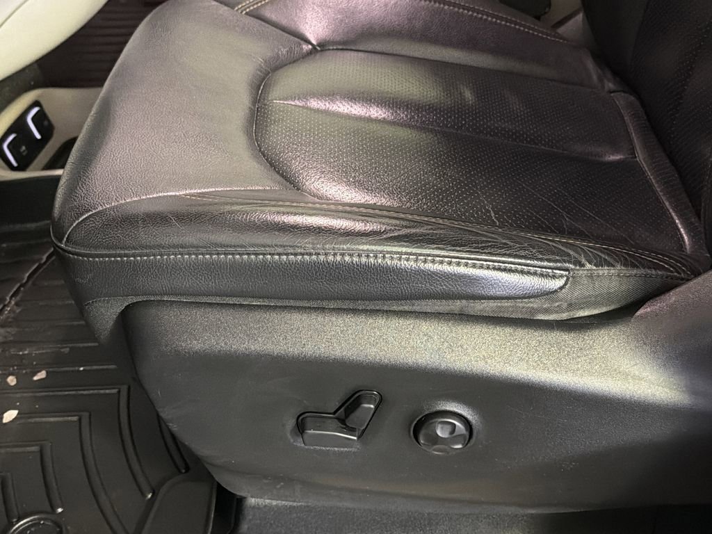 Used 2018 Chrysler Pacifica Touring-L Plus image 19