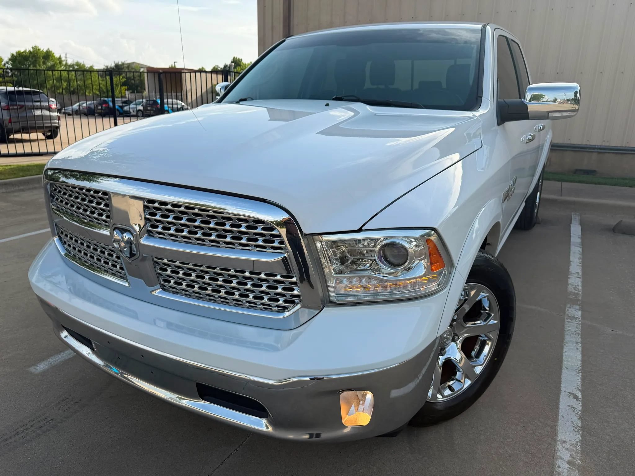 Used 2017 RAM 1500 Laramie RWD image 1