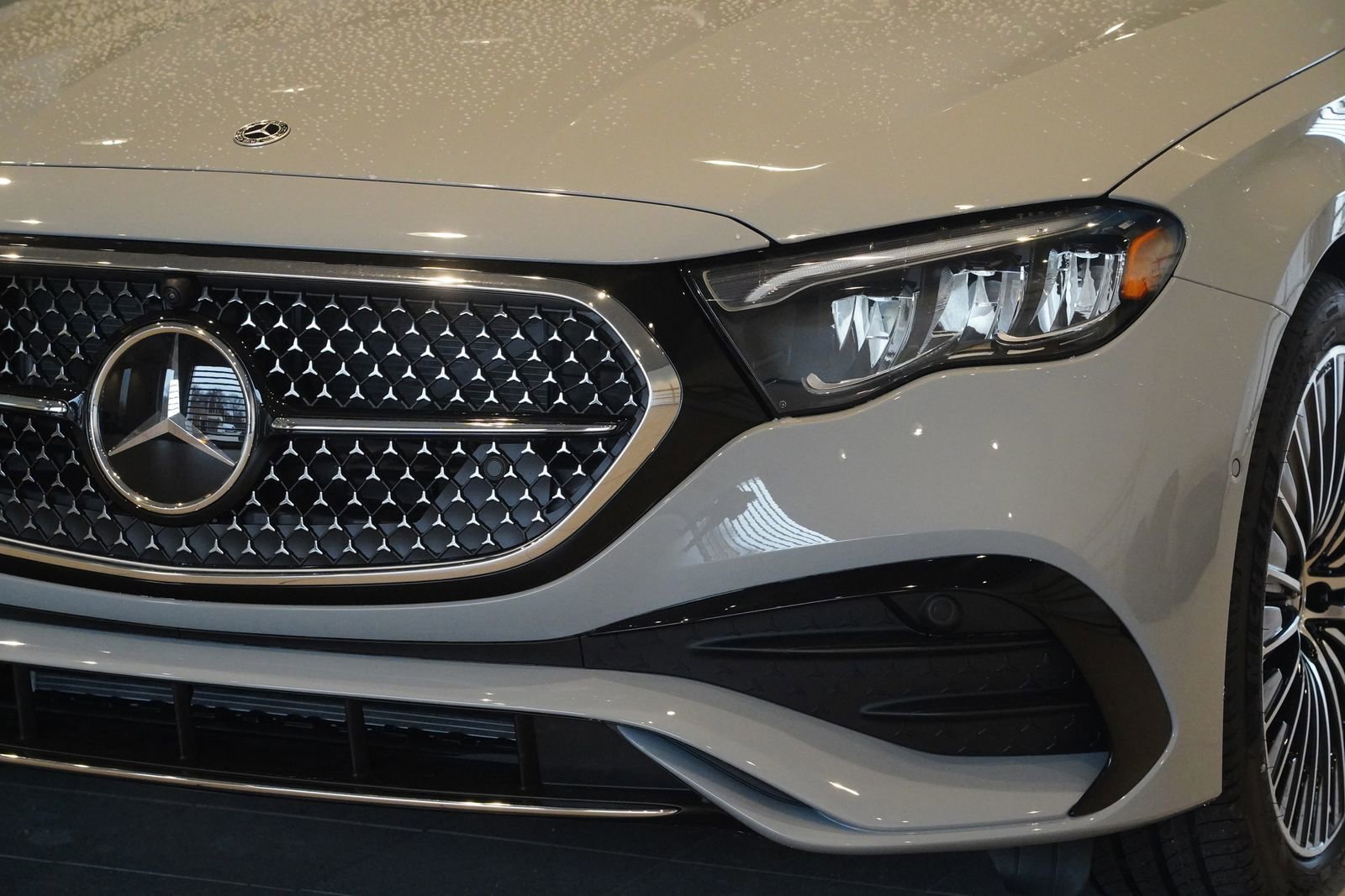 New 2026 Mercedes-Benz E 350 4MATIC Sedan image 9