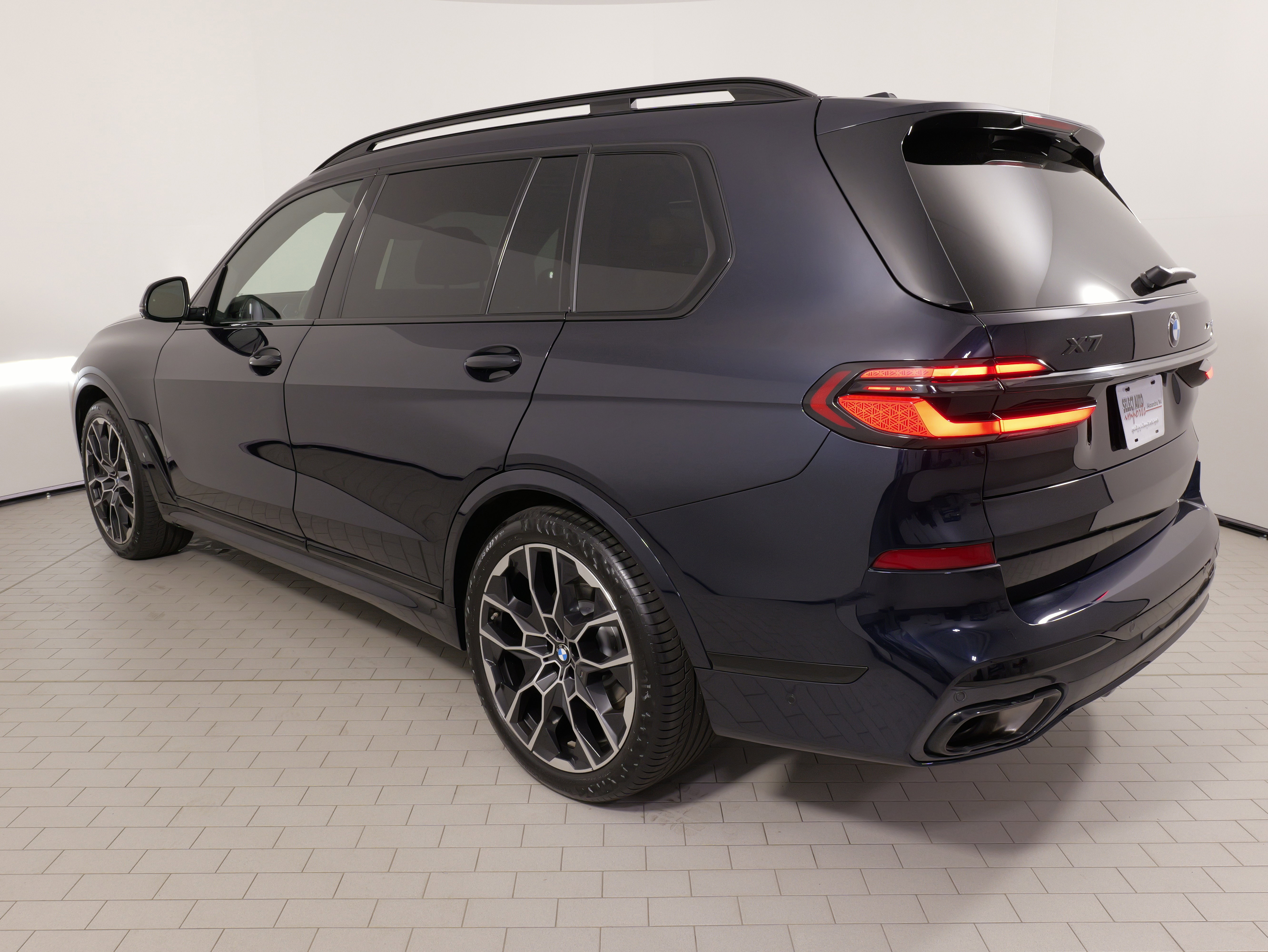 Used 2026 BMW X7 xDrive40i w/ Executive Package AWD/4WD image 16