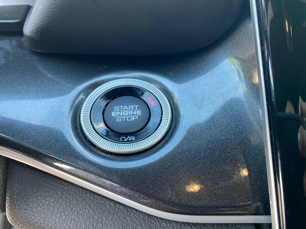 Used 2021 Jeep Grand Cherokee L Laredo RWD image 17