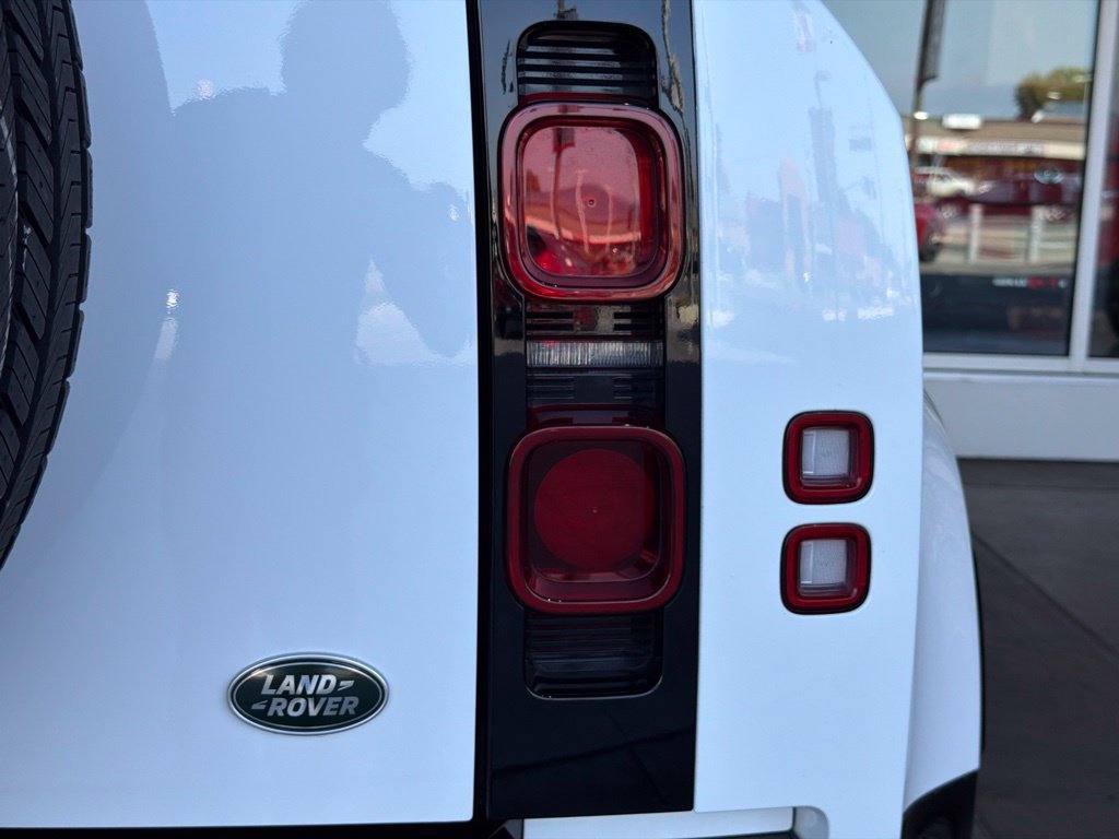 Used 2022 Land Rover Defender 110 X-Dynamic HSE AWD/4WD image 13