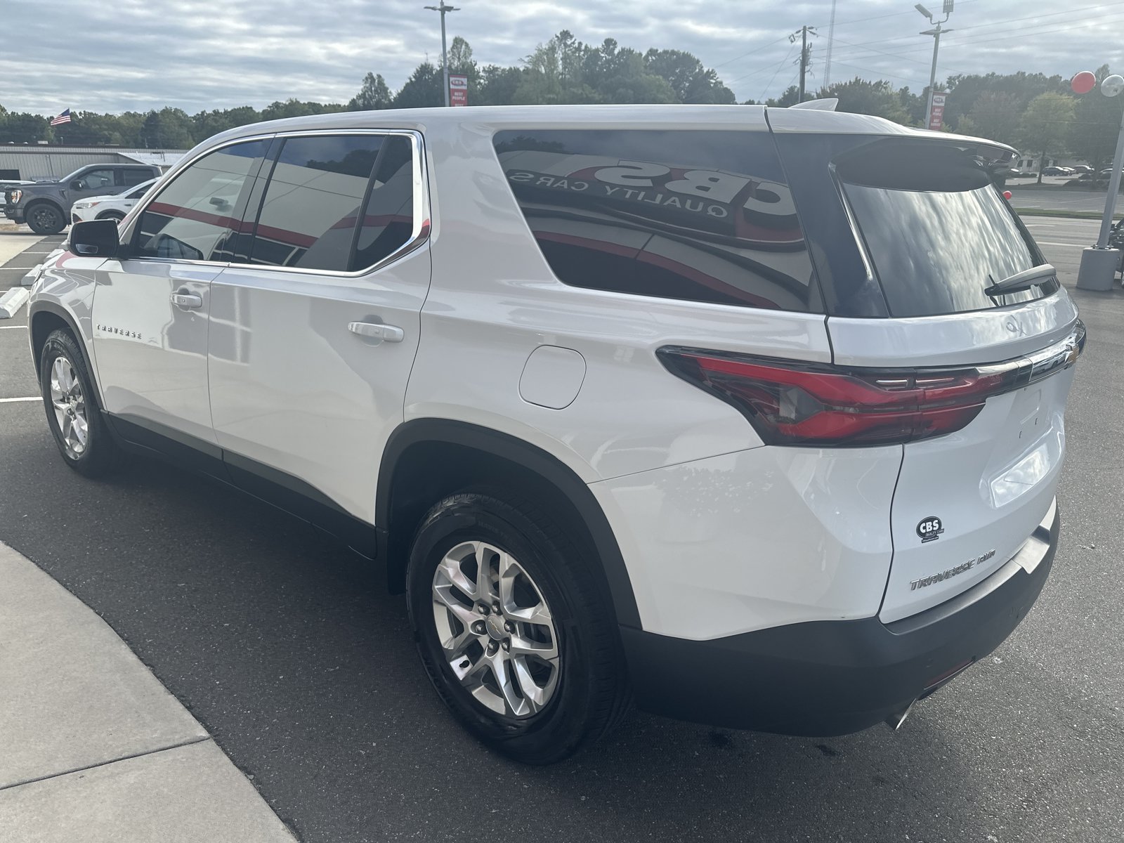 Used 2023 Chevrolet Traverse LS w/ Safety Package AWD/4WD image 6