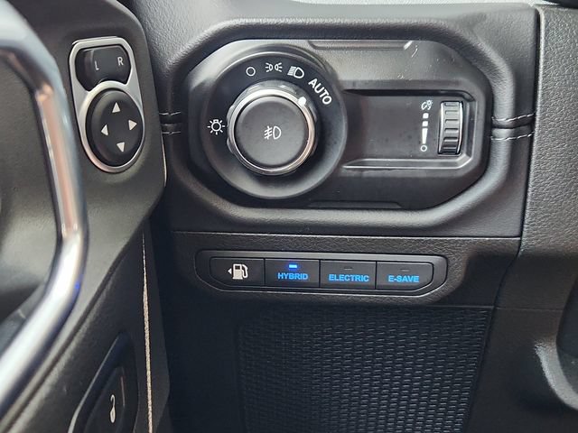 Used 2025 Jeep Wrangler Unlimited Sahara AWD/4WD image 36