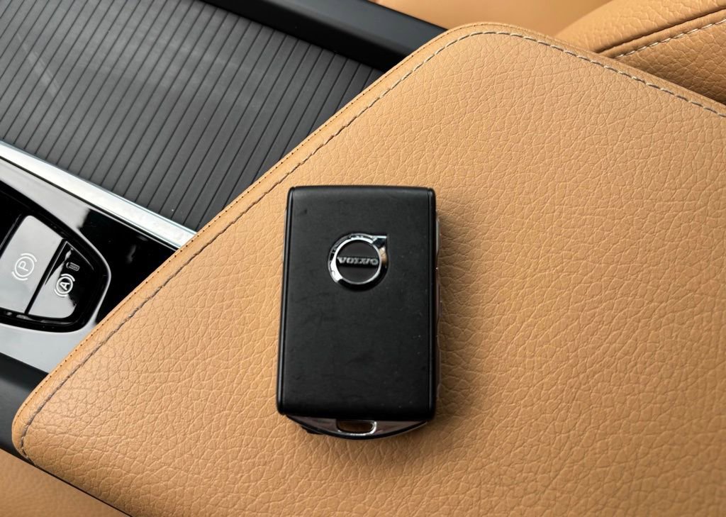 Used 2020 Volvo XC60 T5 Momentum image 35