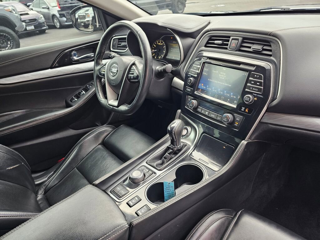 Used 2017 Nissan Maxima Platinum image 11