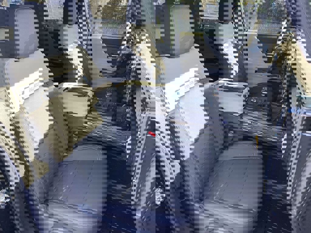 New 2026 GMC Hummer EV SUV w/ LPO, Roof Cross Rail Package image 28