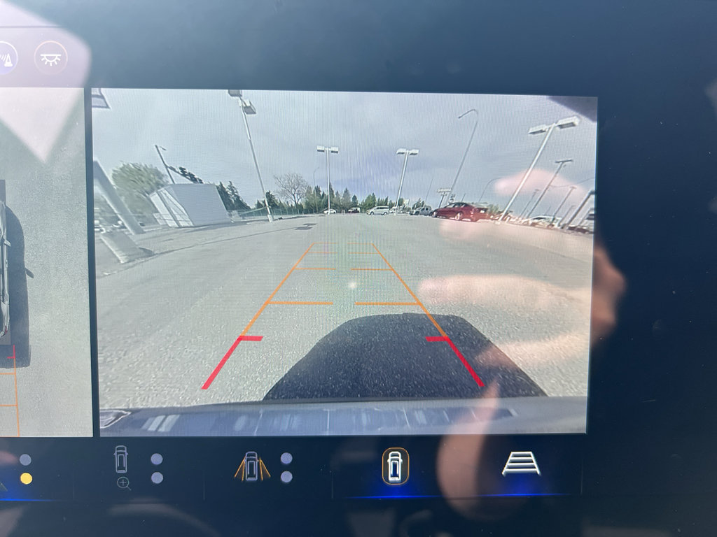 Used 2025 Chevrolet Equinox LT w/ Convenience Package II image 21