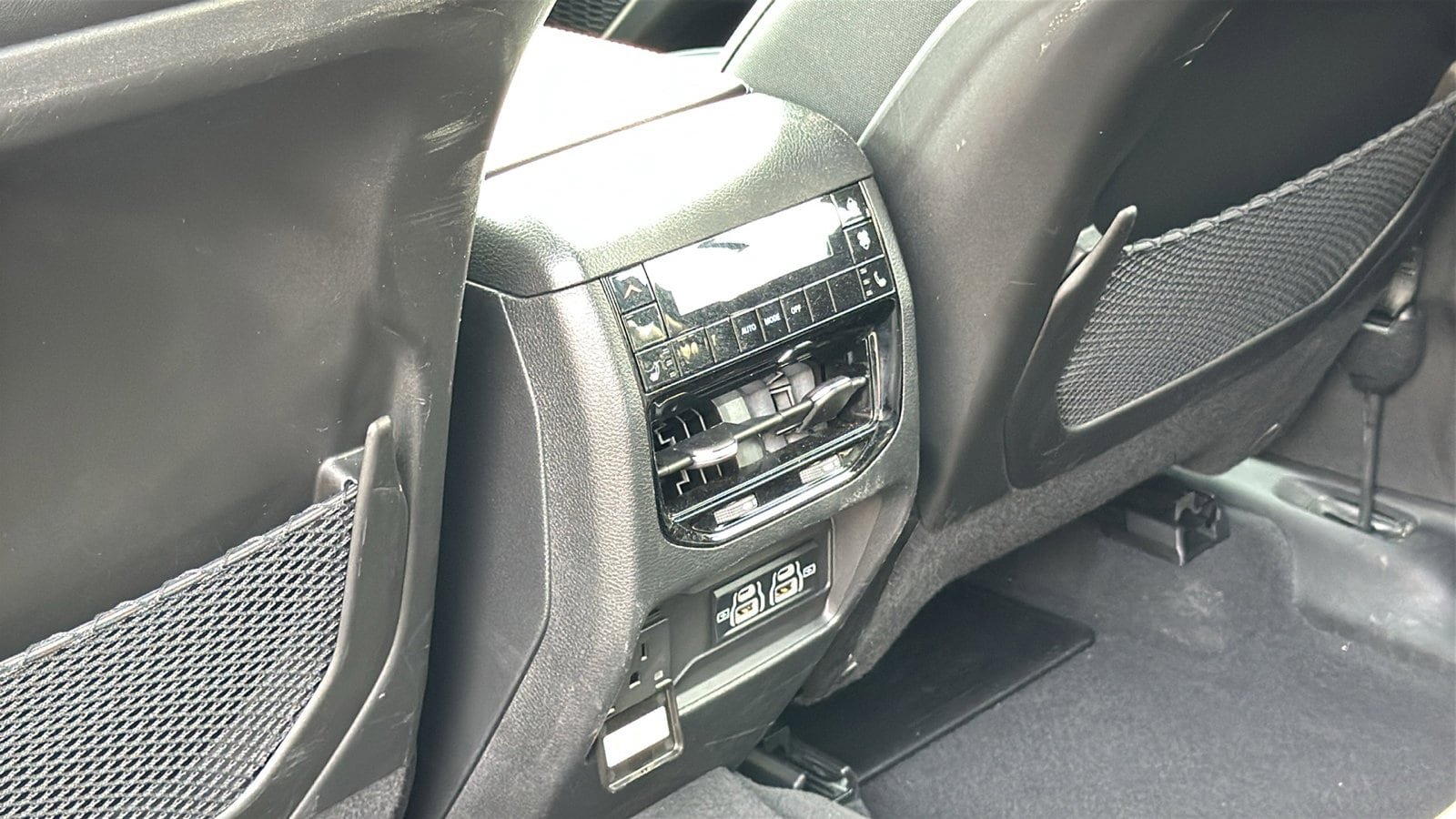 Certified 2025 Jeep Grand Cherokee L Limited w/ Luxury Tech Group II AWD/4WD image 32