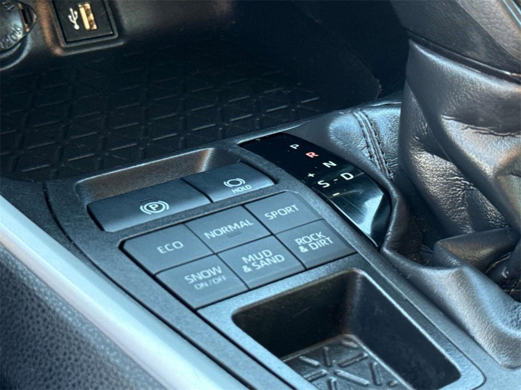 Used 2024 Toyota RAV4 LE image 28