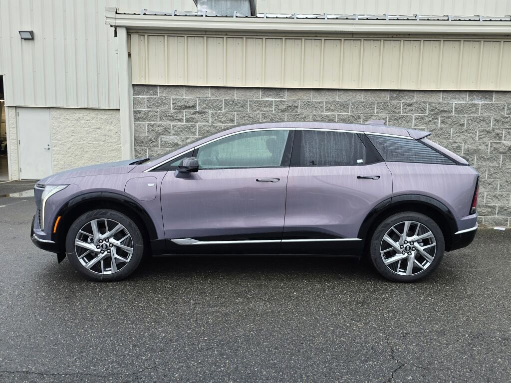 New 2026 Cadillac Optiq Luxury 2 image 3