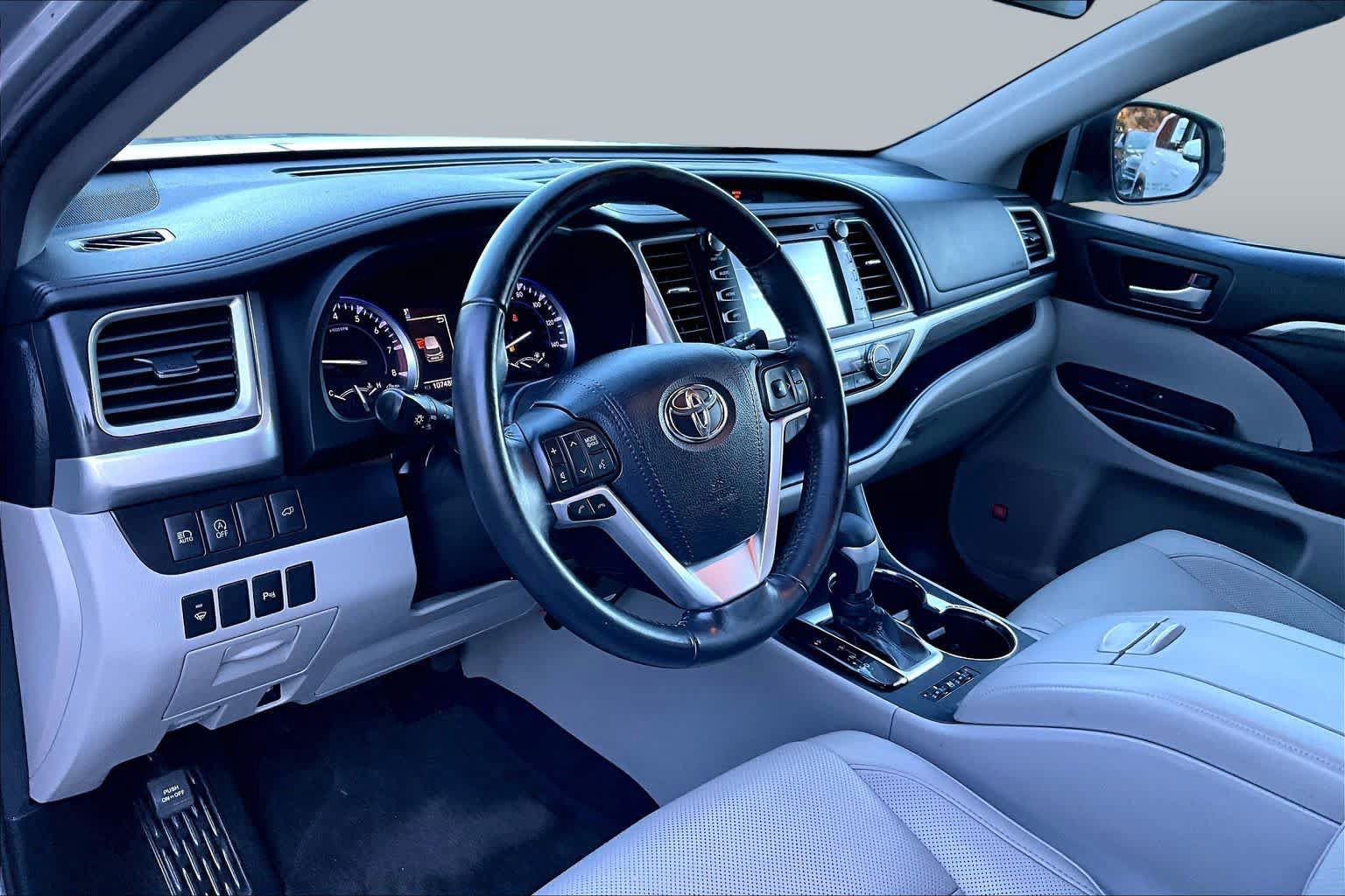 Certified 2018 Toyota Highlander Limited AWD/4WD image 17