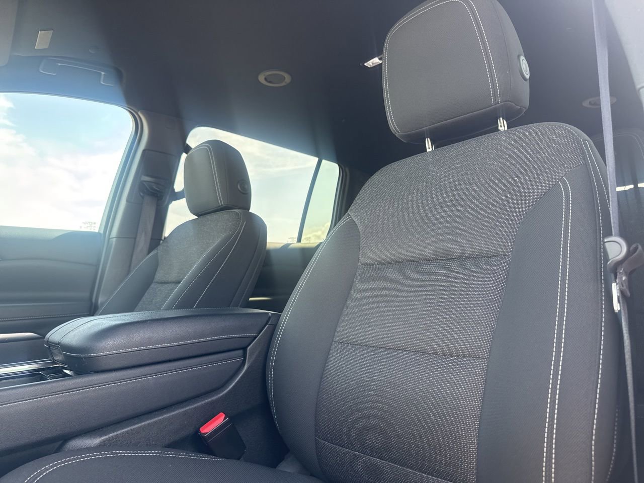 Used 2025 Chevrolet Traverse LT image 44