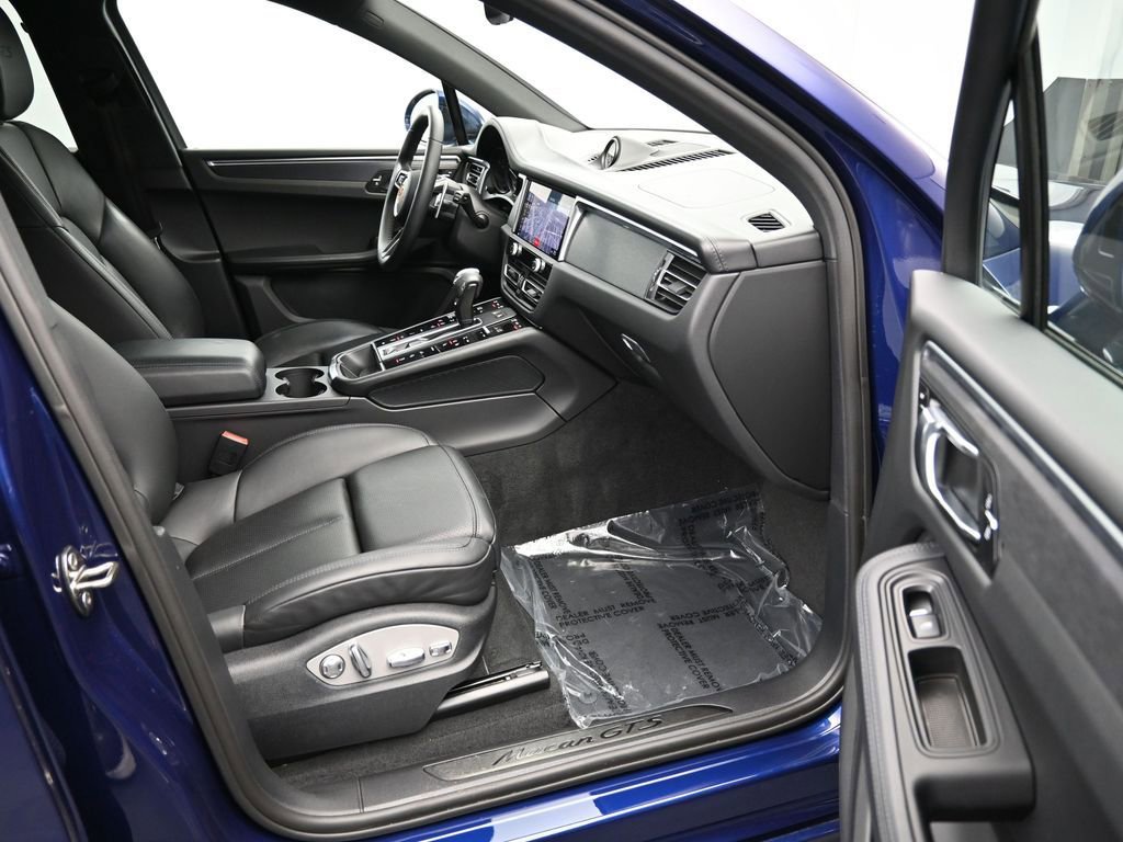 Certified 2022 Porsche Macan GTS AWD/4WD image 31