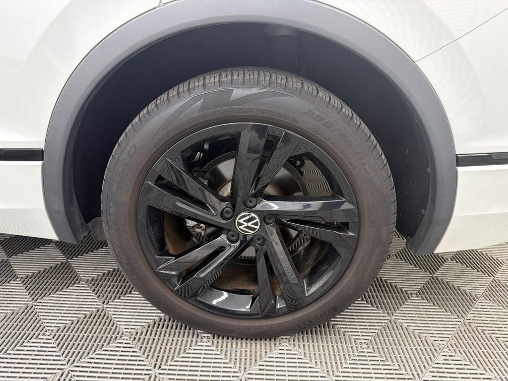 Used 2023 Volkswagen Tiguan SE R-Line image 20