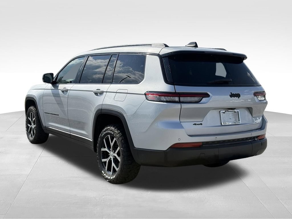 Used 2023 Jeep Grand Cherokee L Laredo AWD/4WD image 3