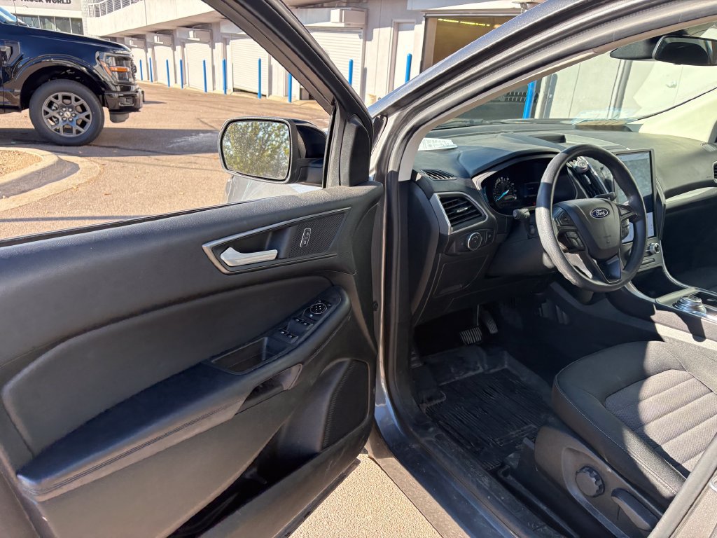 Certified 2023 Ford Edge SE w/ Black Appearance Package AWD/4WD image 17